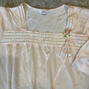 Vintage Henson Kickernick Pink Nylon Nightgown Lace Rose Detail Large USA Made